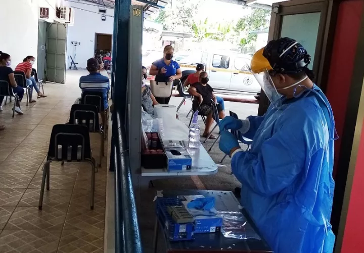 La tasa de  positividad se ubicó hoy en 18,3%.