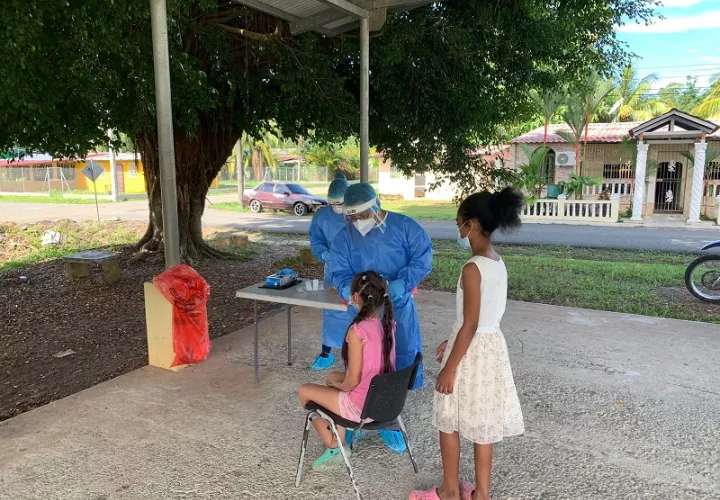 Menores de edad también son hisopados para detectar el Covid-19