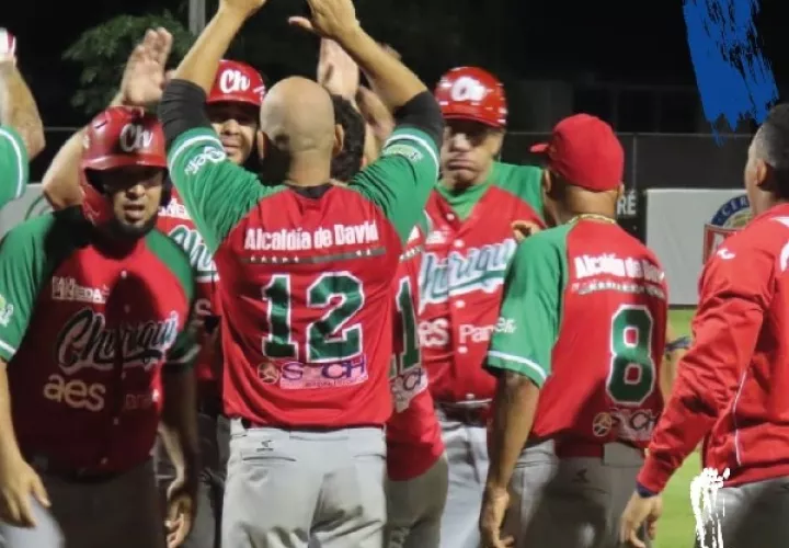 La ofensiva de Chiriquí explotó en el noveno inning. Foto: Fedebeis