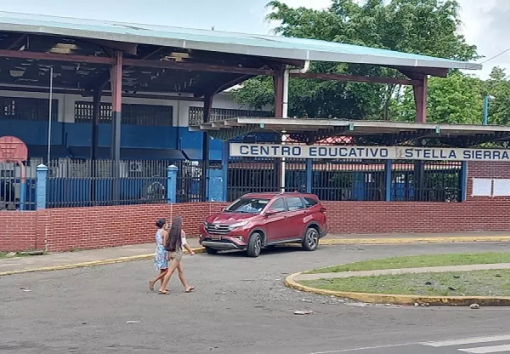 Vista externa de la escuela Stella Sierra.