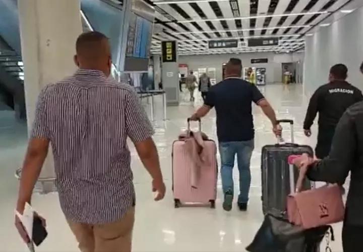 El sospechoso fue retenido en la Terminal 2 del aeropuerto.