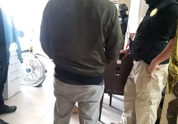 De los cinco sospechosos retenidos solo a tres se les vinculó con los delitos.