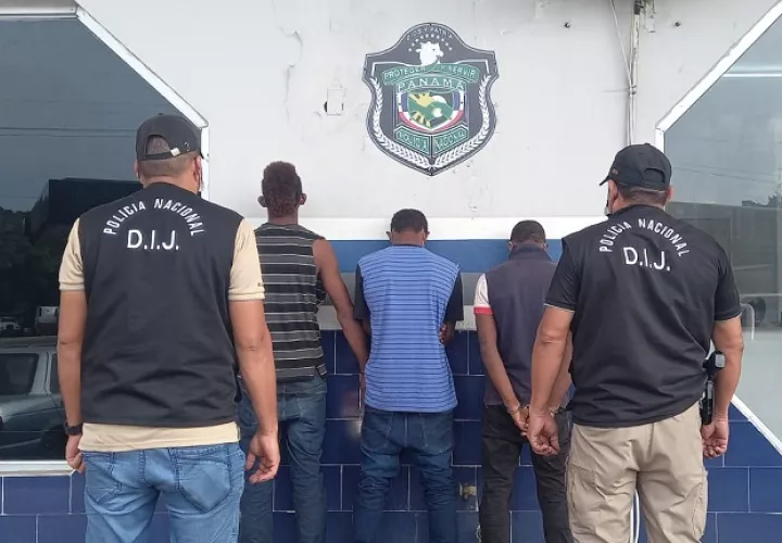 A los retenidos se les vincula con la violación de dos menores de edad, de 11 y 13 años