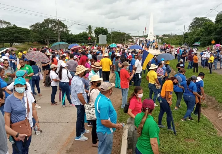 Moradores de Azuero piden un alto a los cierres de vías.