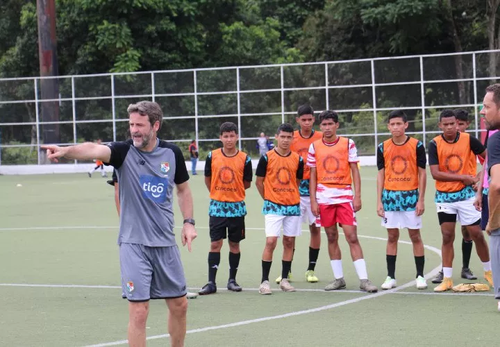 El seleccionador nacional Thomas Christiansen ha realizado visorias en Bocas del Toro y Chiriquí, hasta el momento. Foto; Fepafut