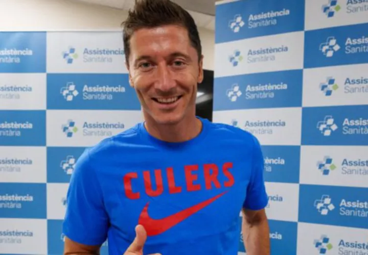 El delantero polaco Robert Lewandowski ya se encuentra en Estados Unidos, donde el Barcelona tiene prevista una gira deportiva. 