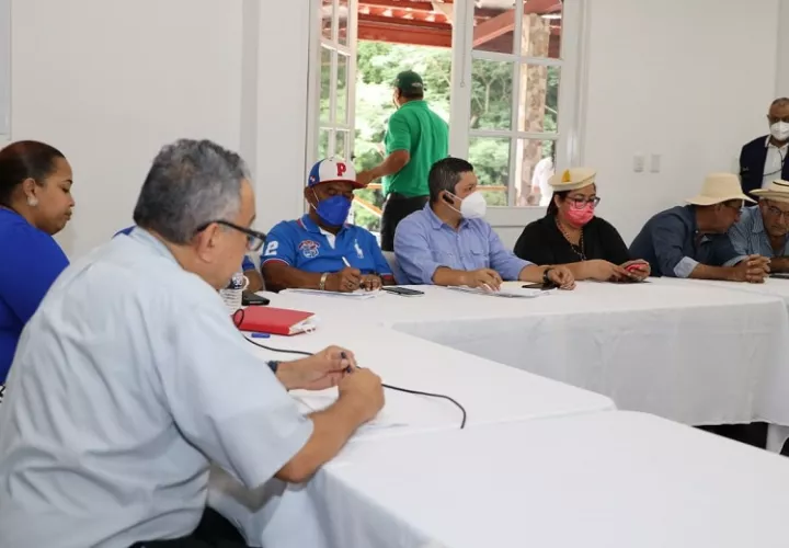 Representantes de la Iglesia Católica en la mesa de diálogo. Archivo