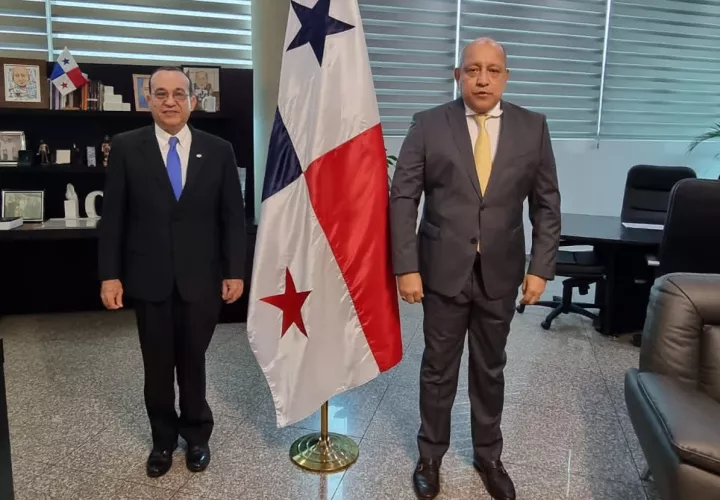 El presidente de la Asamblea Nacional, Crispiano Adames Navarro, sostuvo una reunión con el Rector de la Universidad de Panamá, Eduardo Flores.