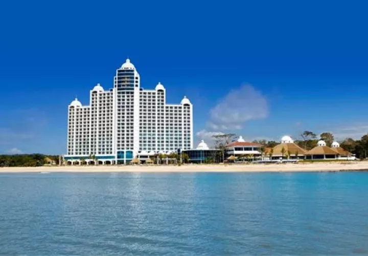 Vista general del hotel Westin, en playa Bonita, miembro de Apatel.