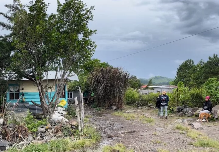 El cadáver de la menor fue ubicado en una carretera de piedra que comunica al Colegio Nocturno de Volcán.