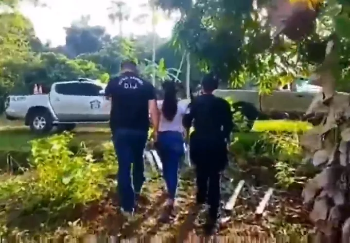 La mujer fue conducida por las autoridades.