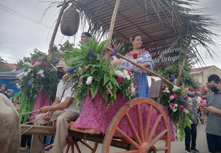 DEsfile de carreta en Chitré.