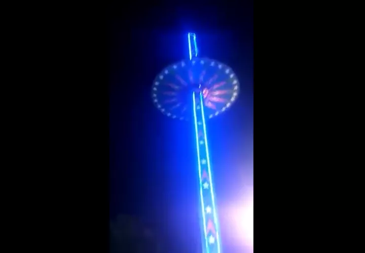 Rueda giratoria se desploma en India.
