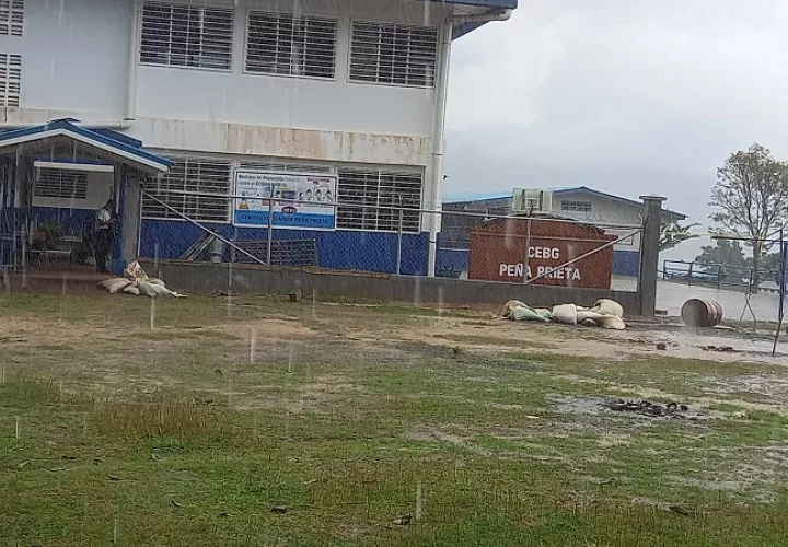 Escuela Básica General en Peñas Prietas.