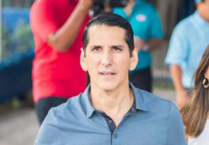 Supuestos pagos a tarjetas de Rómulo Roux	