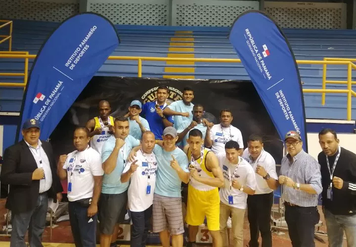 La delegación de Panamá Oeste, ganadora del Campeonato Nacional Guantes de Oro 2022. Foto: Fedebob