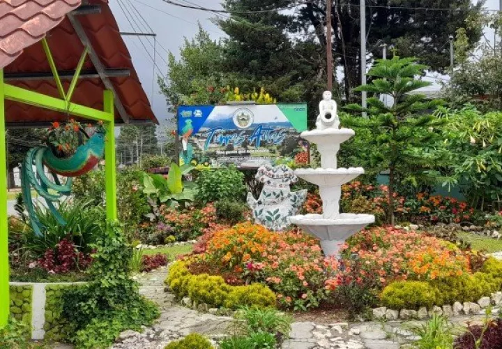 Tierras Altas, fue establecido como distrito, mediante la Ley 55 del 13 de septiembre de 2013.