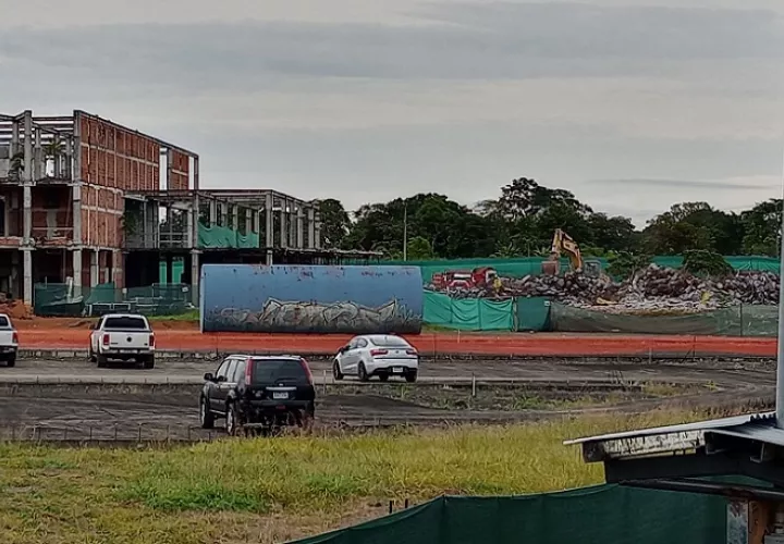 La estructura, que aun es estaba en construcción estaba muy deteriorada.