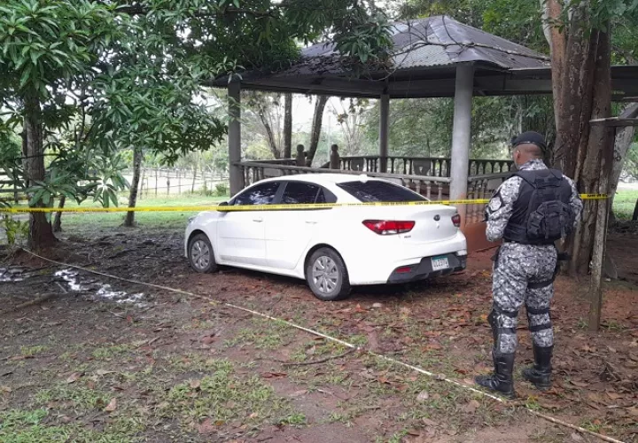 Policía Nacional ubicó el sedán abandonado dentro de una finca en el corregimiento de Lídice de Capira.