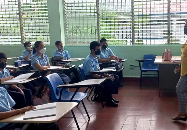 Estudiantes en clases.