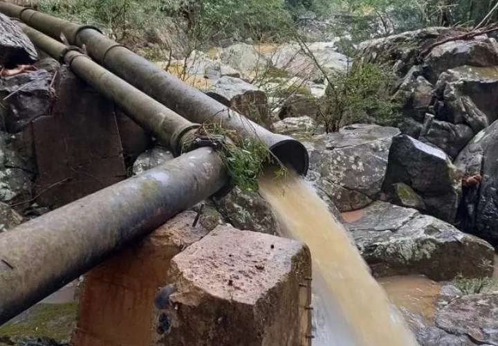 Toma de agua cruda de la potabilizadora de Cabra.