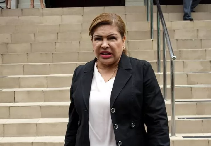 Alma Cortés a su salida de la Corte Suprema de Justica, este lunes. Foto: Víctor Arosemena