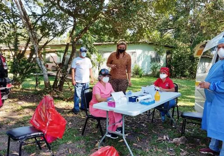 Puestos móviles de hisopado en Veraguas. Foto: Archivo CSS