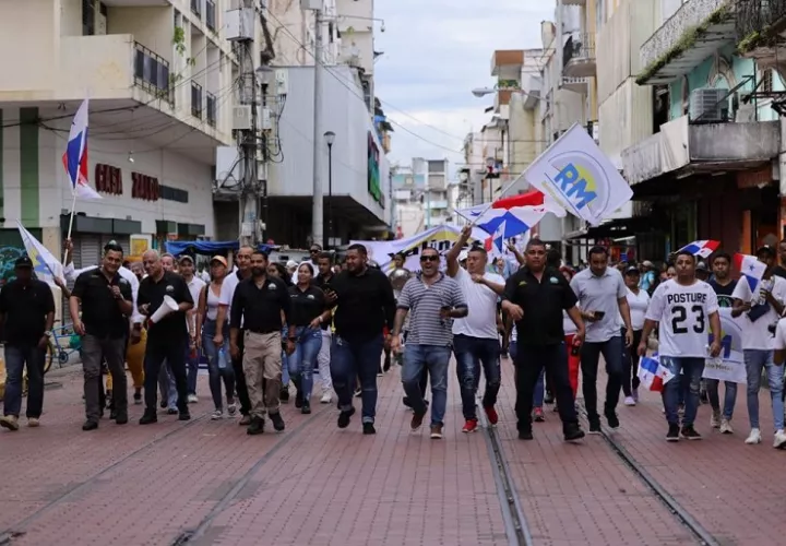Realizando Metas marcha a la Presidencia de la República. 