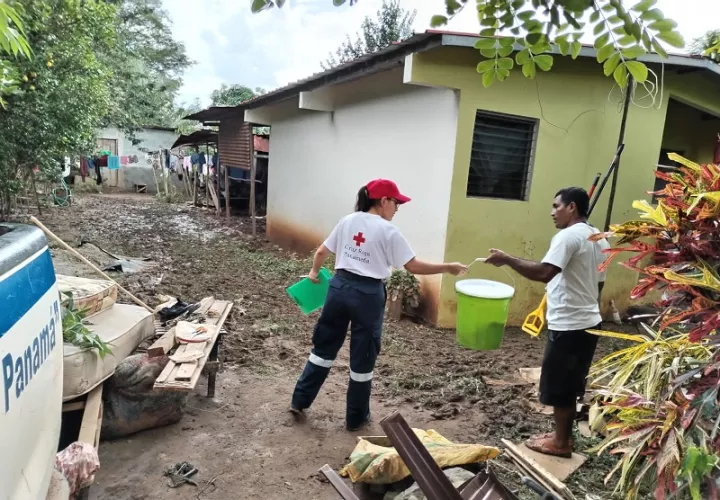 En el sitio, el agua les llegó más arriba de la cintura a los adultos.