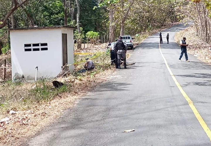 El cadáver de Roberto Denis Serrano fue hallado a orillas de la vía hacia el poblado de Monte Oscuro de Capira