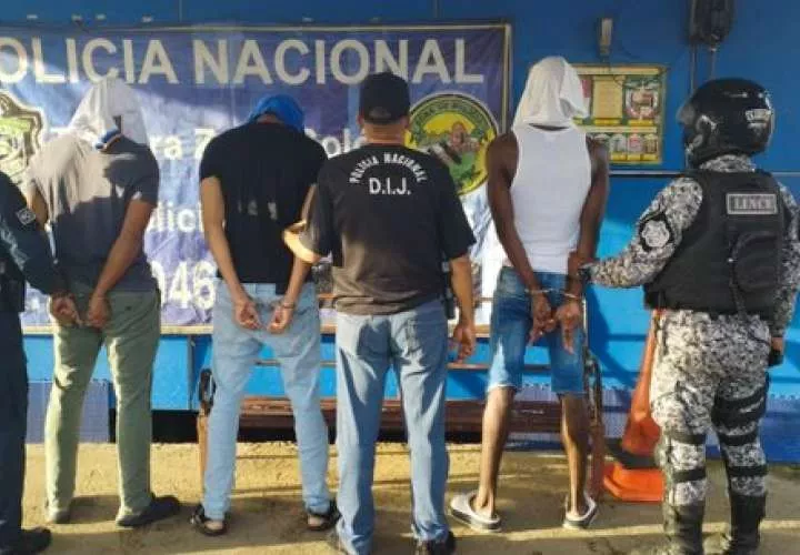 Una jueza le formuló tres cargos a los tres sospechosos del asesinato de Suniker Smith Valbueno.