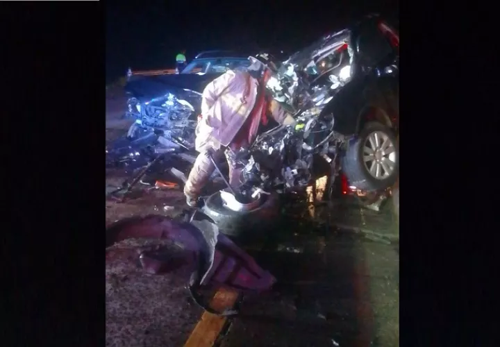 Las camionetas involucradas quedaron destruidas.