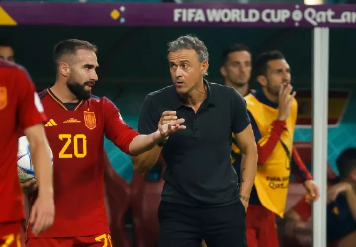 Luis Enrique (der.) durante el encuentro ante Japón. Foto: EFE