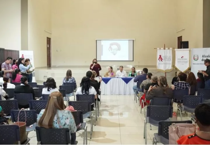 Esta jornada de capacitación se desarrolló en la Escuela Municipal de Bellas Artes de David.