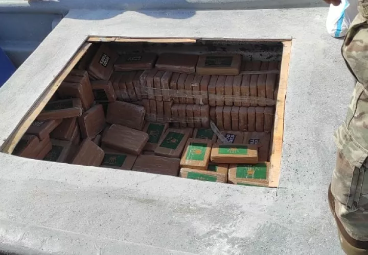 La droga estaba oculta en un compartimento que tenía una especie de tina para pescado,