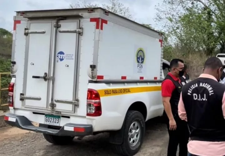 En un descuido de la madre el menor se salió de la casa y cayó en la quebrada en donde se ahogó.