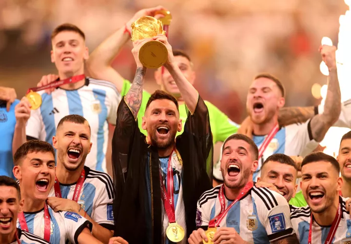 Lionel Messi y su anhelada Copa.  /Foto: EFE