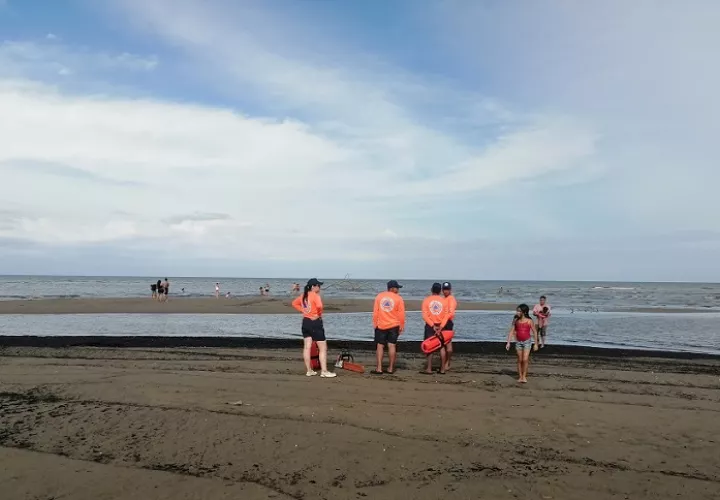 Este 1 de enero, una gran cantidad de personas acudieron a las playas de Los Santos.