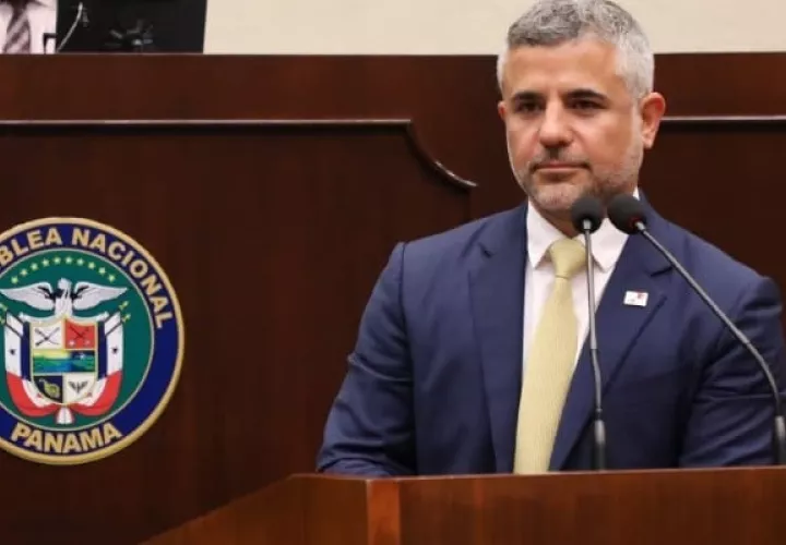 La denuncia contra el ministro del MOP, Rafael Sabonge, fue presentada por el abogado Abdiel González.