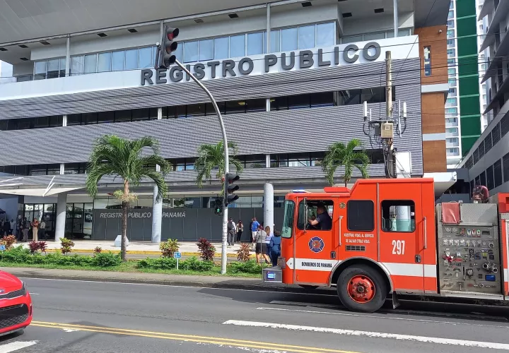 Unidades del Cuerpo de Bomberos atendieron la emergencia.