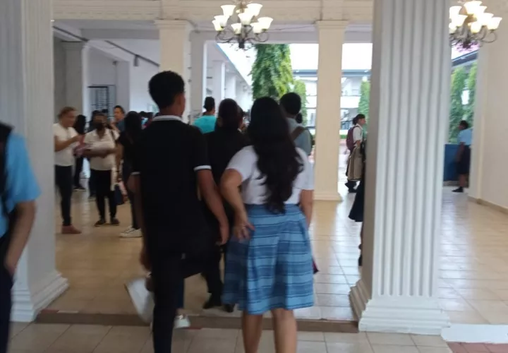 Los estudiantes, en su mayoría, reprobaron las materias de Matemática, Español. Física y Química.