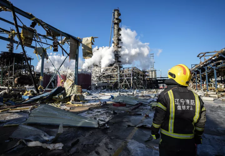 China ordenó esfuerzos de búsqueda y rescate tras la explosión de una planta química en la provincia nororiental de Liaoning. EFE