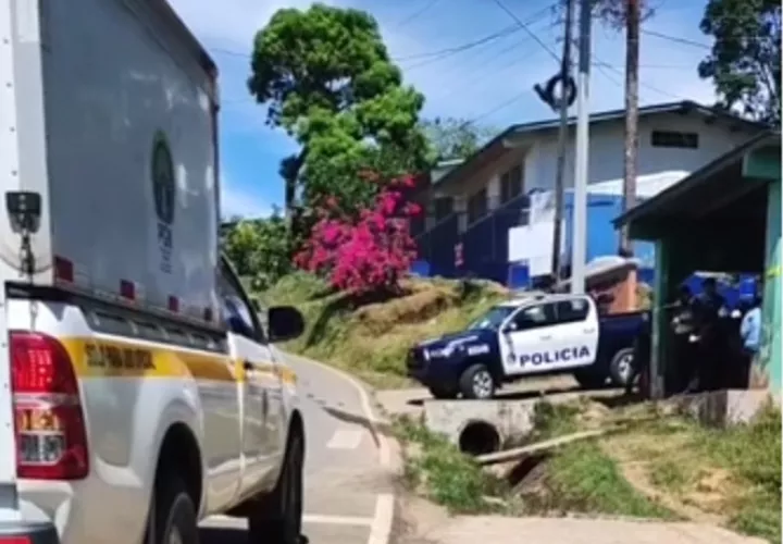 El menor murió en los brazos de su madre, en al parada de buses próxima al centro de salud.