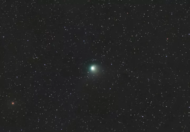  Imagen compuesta por 20 fotografías tomadas en la noche entre los días 30 y 31 de enero del cometa C/2023 E3 ZTF desde la localidad cántabra de La Hayuela. EFE