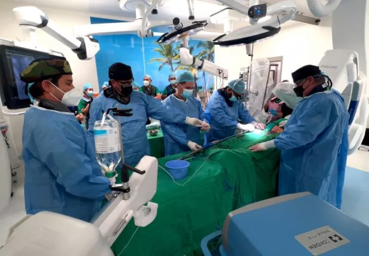 Este novedoso sistema evita las cirugías abiertas de abdomen y disminuye la mortalidad del paciente a menos del 1%.