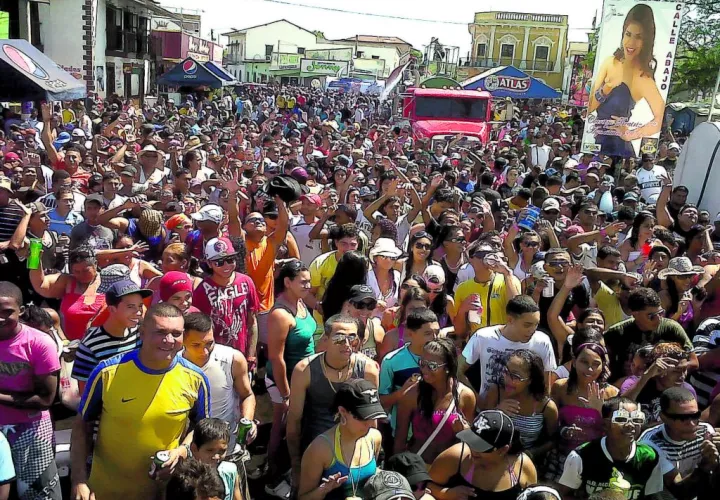 Agua, guaro y campana en los 4 días del carnaval. (Foto: Ilustrativa)
