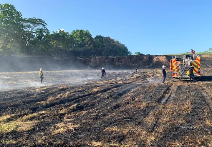 Las operaciones en el aeropuerto tuvieron que ser suspendidas.