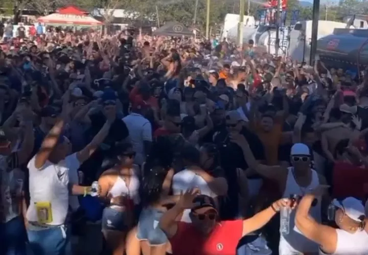 Artistas en tarima y reconocidos Dj's cerraron este martes los carnavales en Dolega.