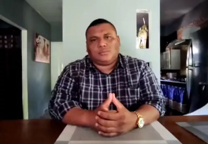 El conductor sostuvo una acalorada discusión con una unidad policial.