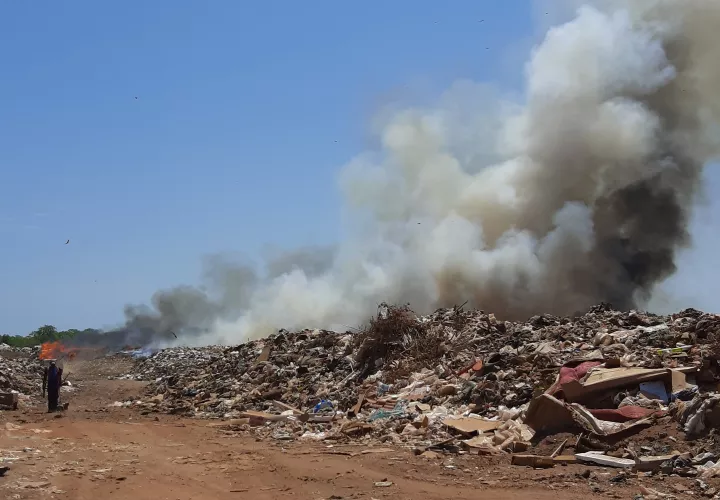 Incendio en el vertedero de basura de Chitré.